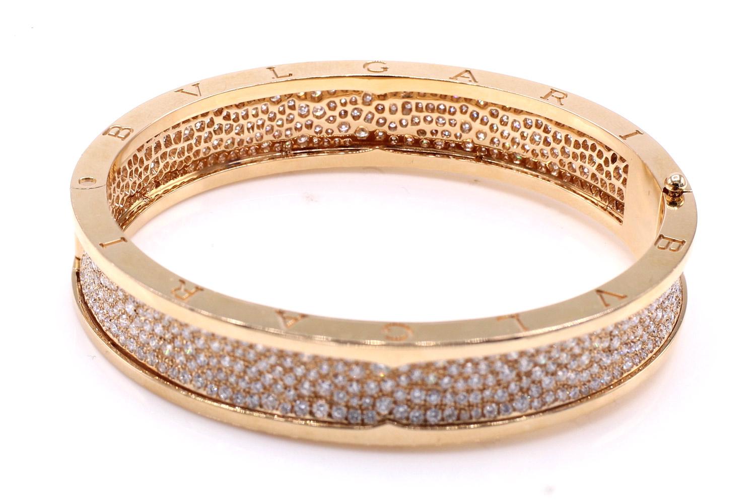 Masterfully handcrafted in 18 karat rose gold by the renown Italian jeweler Bulgari. This highly fashionable and extremely chic bangle bracelet is the largest size, 19, of the BZERO1 model and contains 11.60 carats of fine bright round brilliant cut
