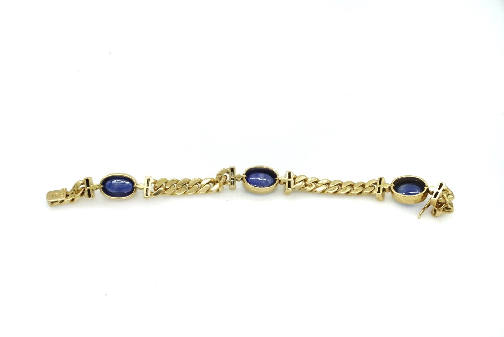 Bulgari Armband mit blauem Cabochon-Saphir und Diamanten im Zustand „Hervorragend“ im Angebot in New York, NY