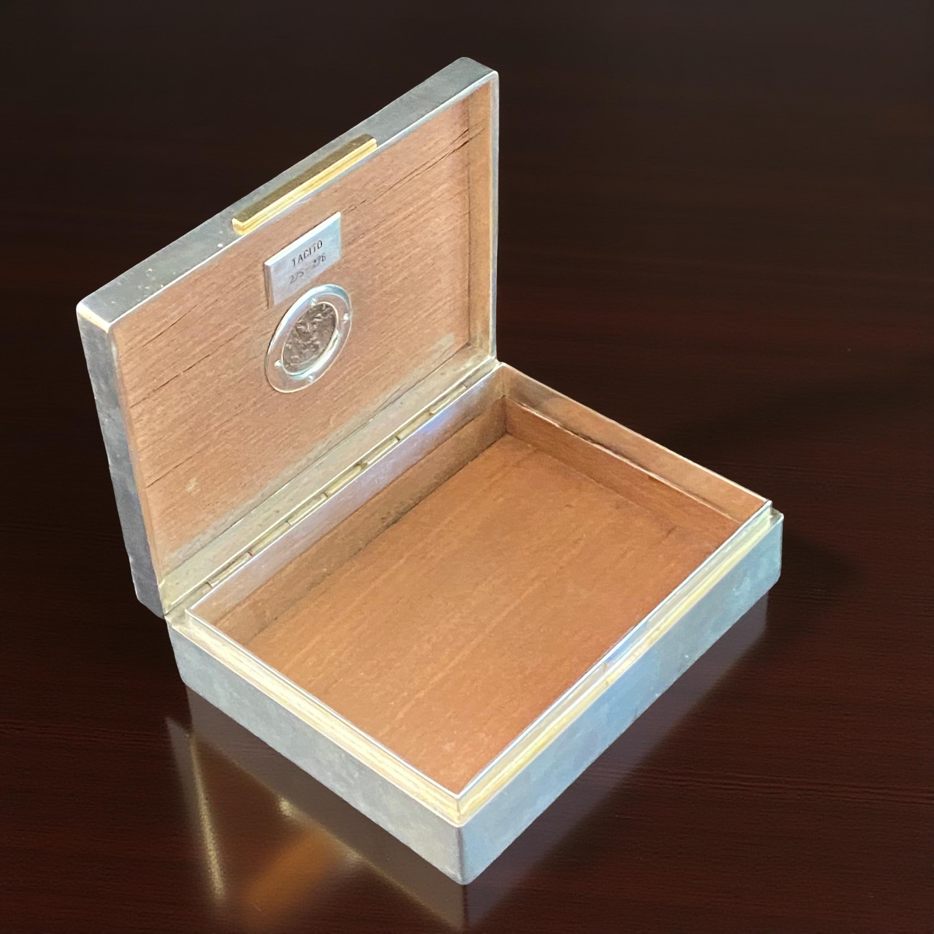 Fait main Coffret Bulgari en argent sterling et encadrements en or 18 carats avec pièce de monnaie romaine, Italie, années 1970 en vente