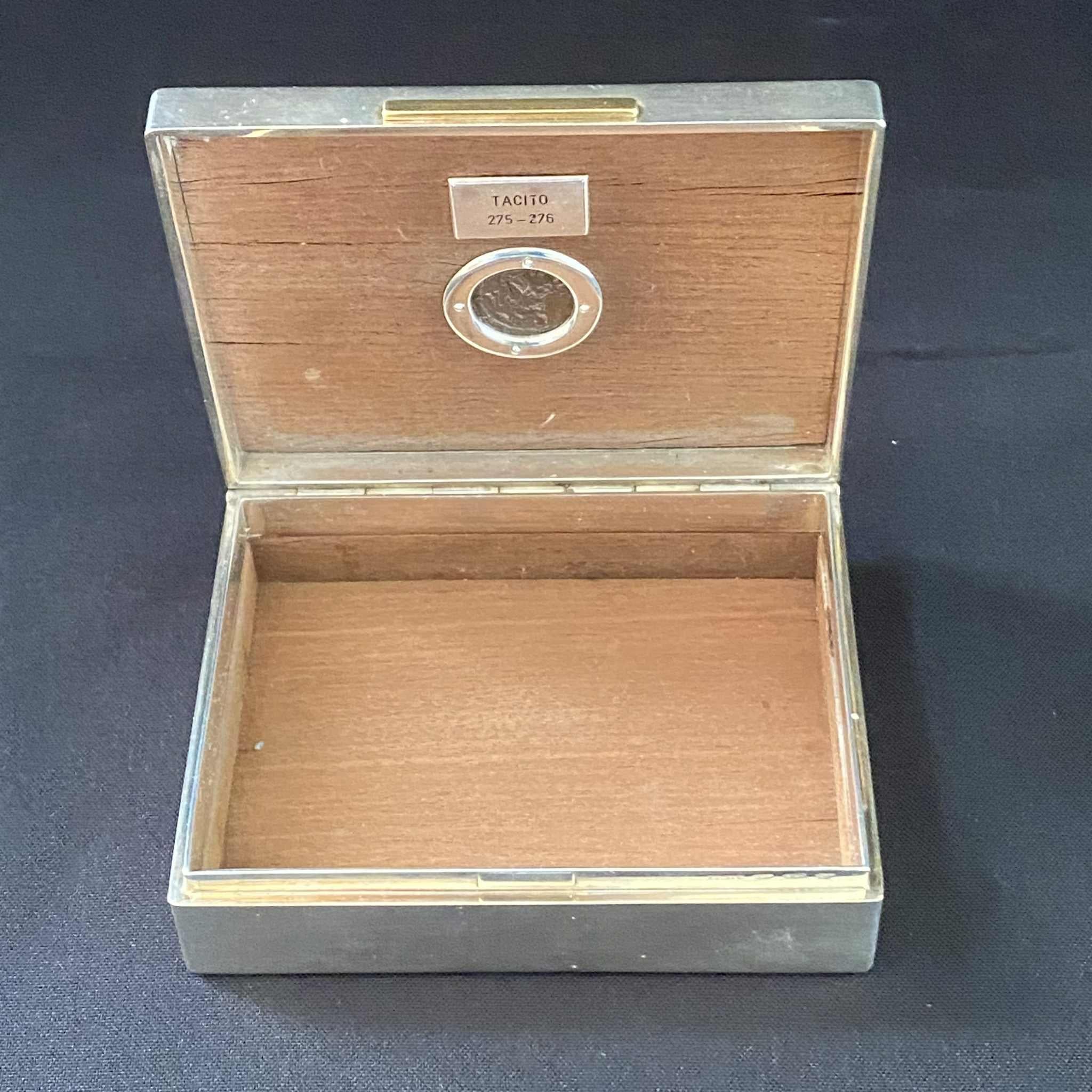 Fin du 20e siècle Coffret Bulgari en argent sterling et encadrements en or 18 carats avec pièce de monnaie romaine, Italie, années 1970 en vente