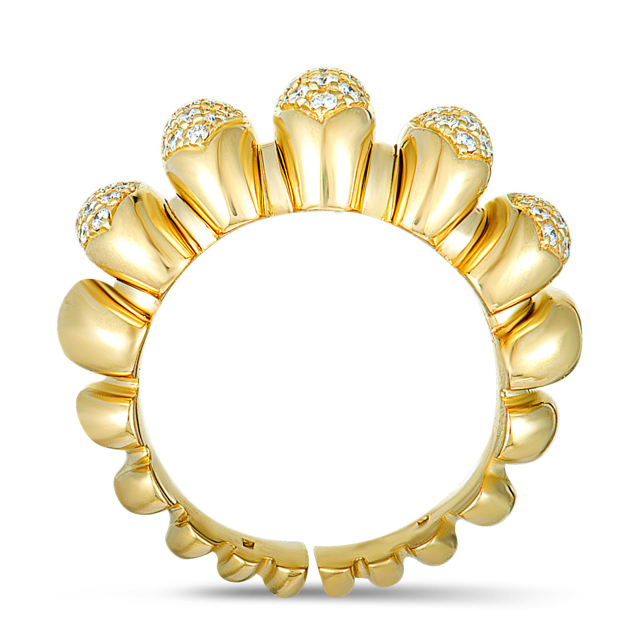 A stunningly offbeat design is beautifully presented in luxuriously gleaming 18K yellow gold in this fascinating ring that is created by Bvlgari. The ring is splendidly decorated with a plethora of scintillating diamonds, offering an incredibly