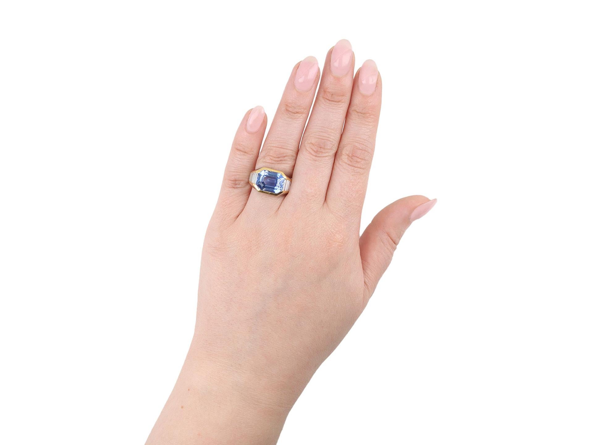 Anello Bulgari con zaffiro Ceylon e diamanti trombino, circa anni '70. In condizioni buone in vendita a London, GB