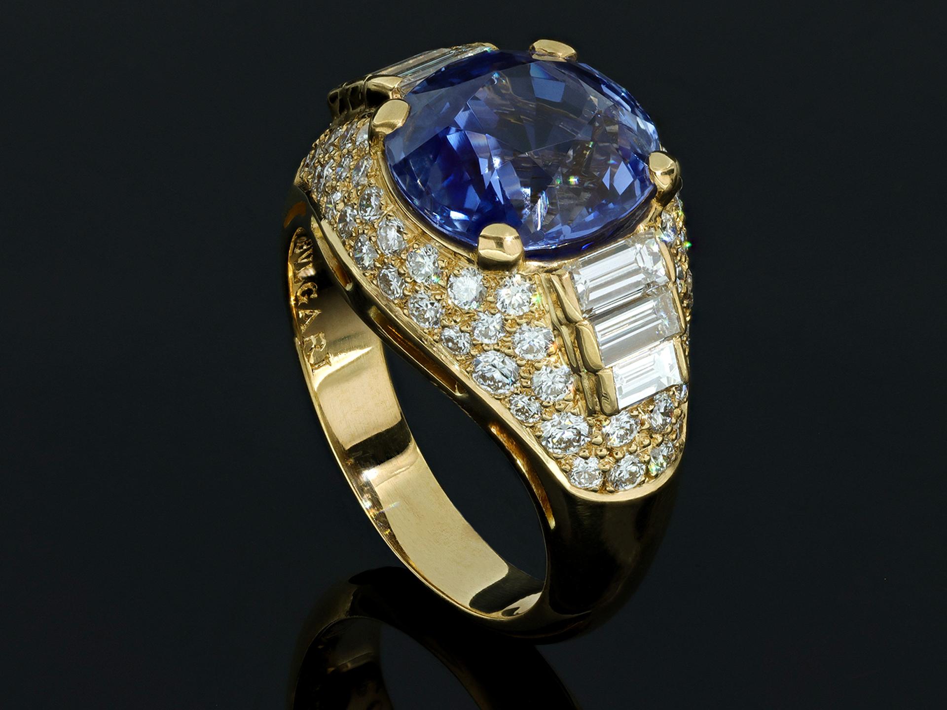 Women's or Men's Bulgari Ceylon sapphire and diamond 'Trombino' ring, circa 1980.  For Sale