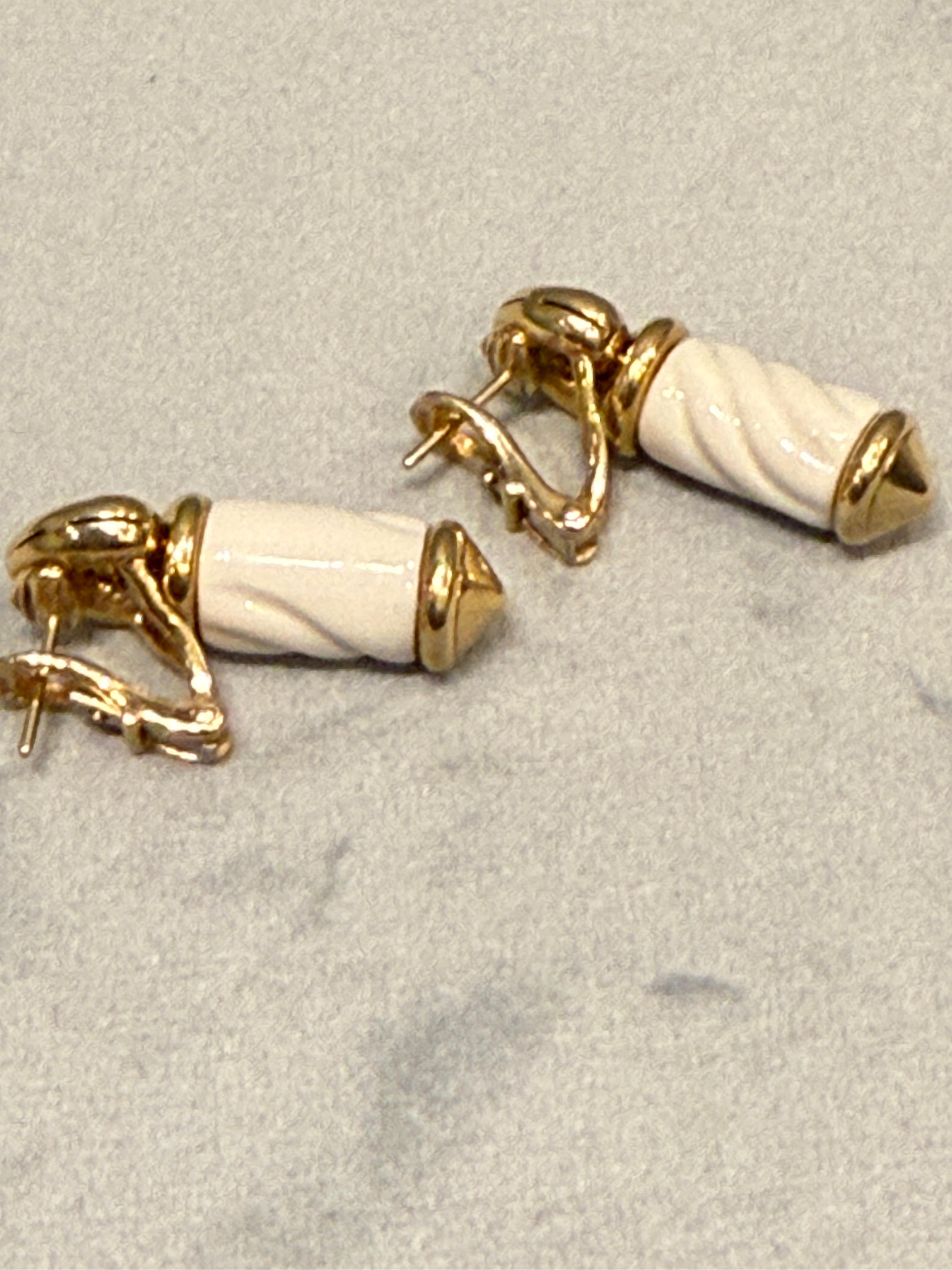 Bulgari Chandra Collection 18 Karat Yellow Gold Ceramic  Drop Earring For Sale 1