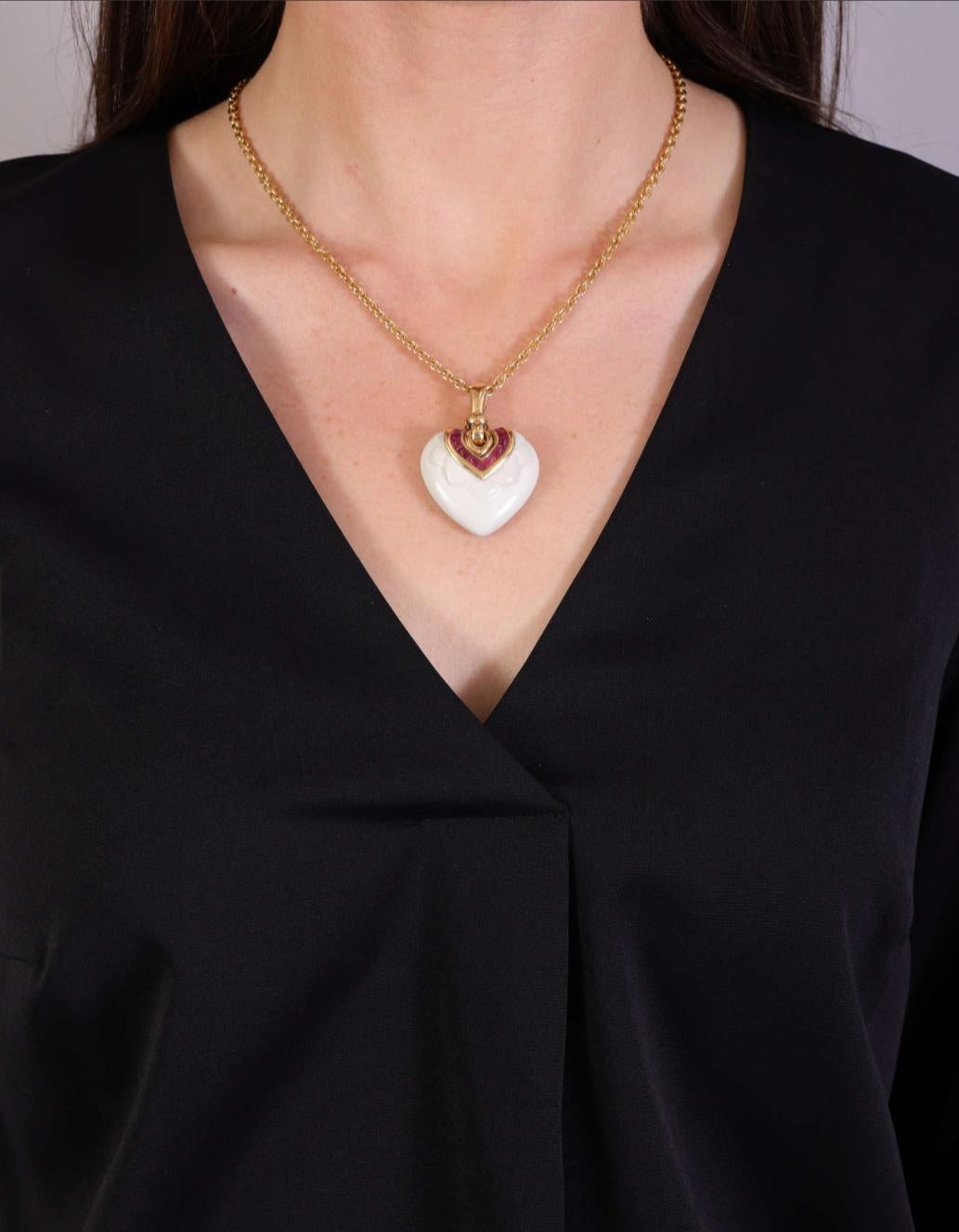 Bulgari Chandra Porcelain Ruby Gold Pendant In Excellent Condition In Napoli, NA