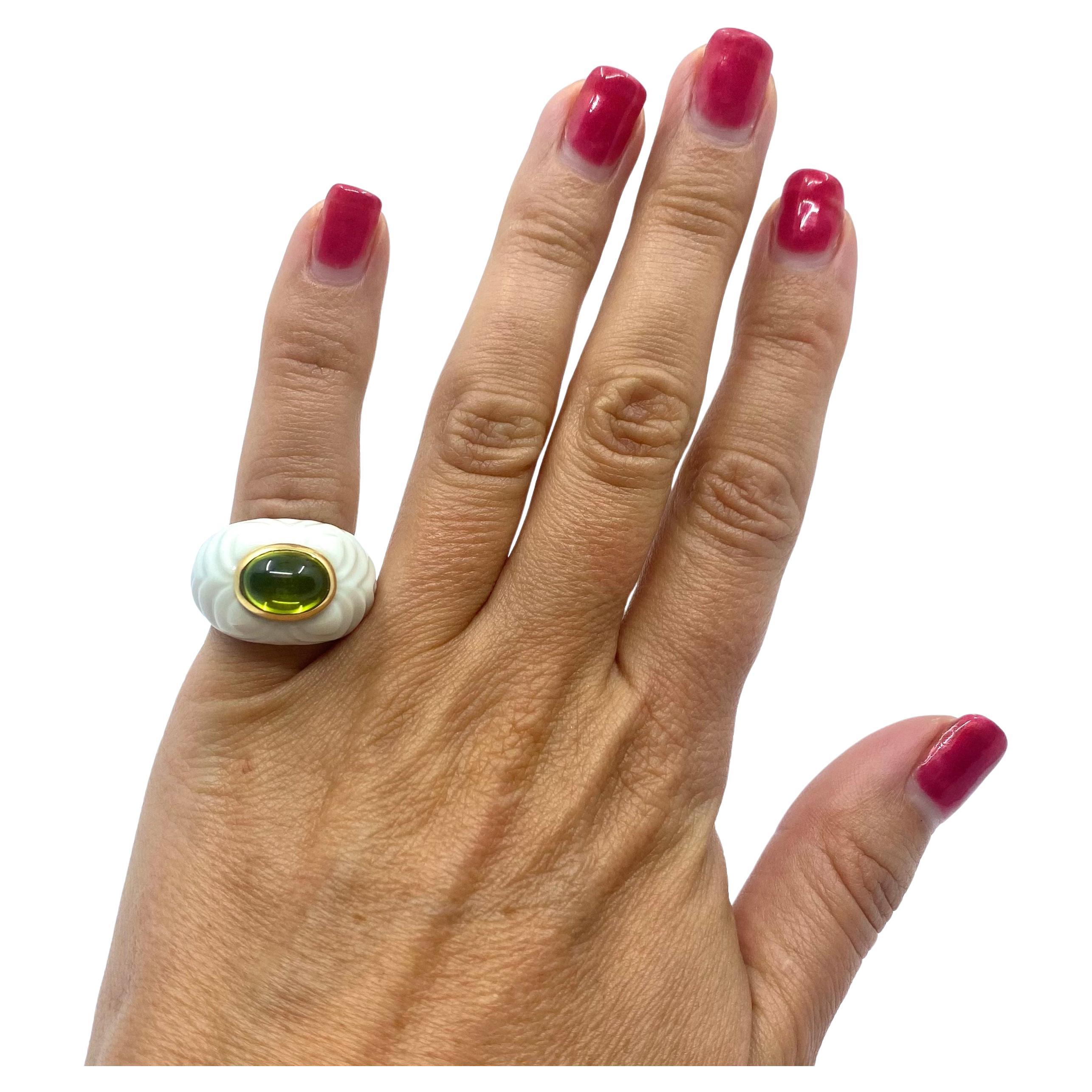 DESIGNER: Bulgari
CIRCA: 1990’s
MATERIALS: Porcelain , 18K Yellow Gold
GEMSTONE: Peridot
WEIGHT: 9 grams
RING SIZE: 5
MEASUREMENTS: 5/8