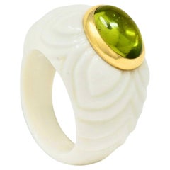 Bulgari Chandra Ring aus Porzellan mit Peridot in Gold