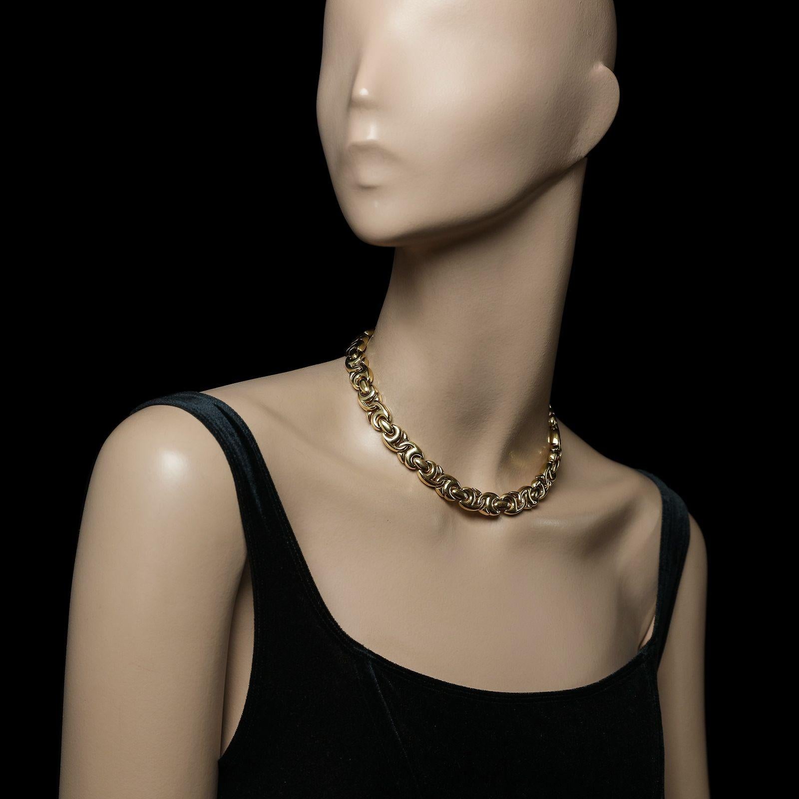 Bulgari Chunky 18 Carat Gold Fancy Link Chain Collar Necklace, circa 1980s In Good Condition For Sale In London, GB
