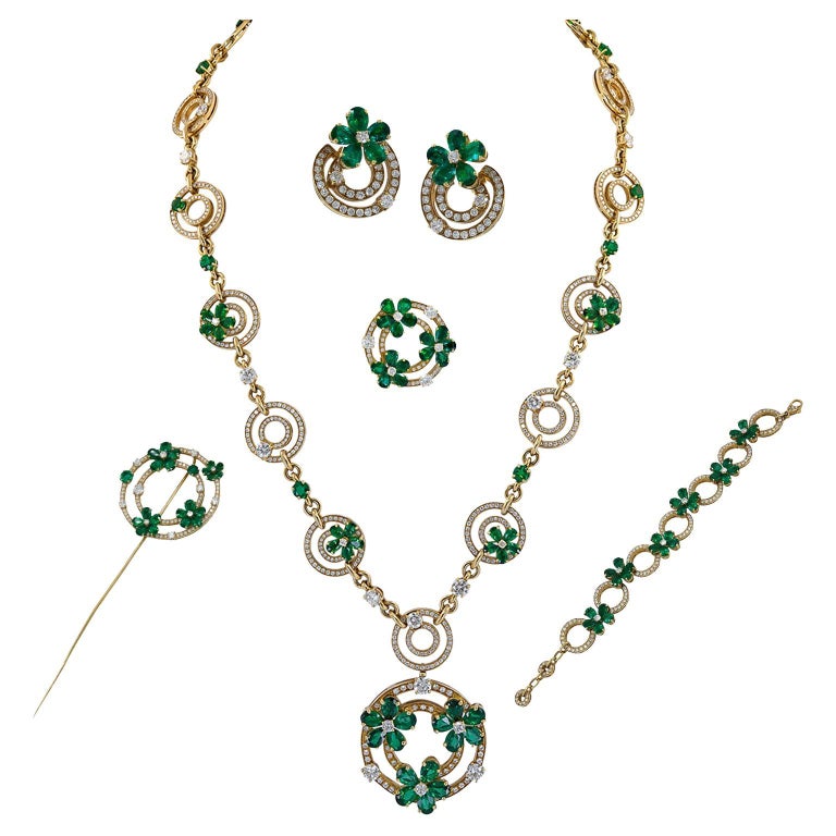 Bulgari Contemporary Diamond Emerald Parure Suite For Sale at 1stDibs