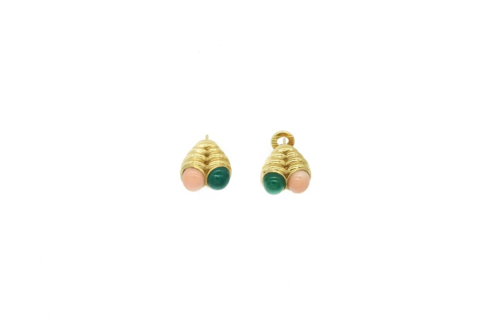 Bulgari earrings in 18kt yellow gold with coral and chrysoprase. Made in Italy, circa 1980.