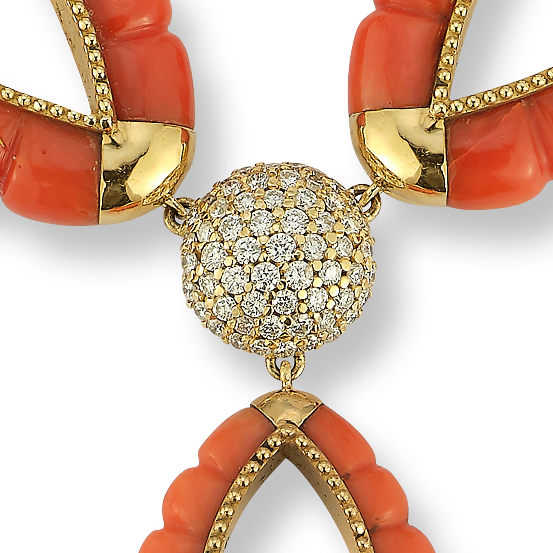 Taglio brillante Bulgari collana e orecchini in corallo e diamanti in vendita