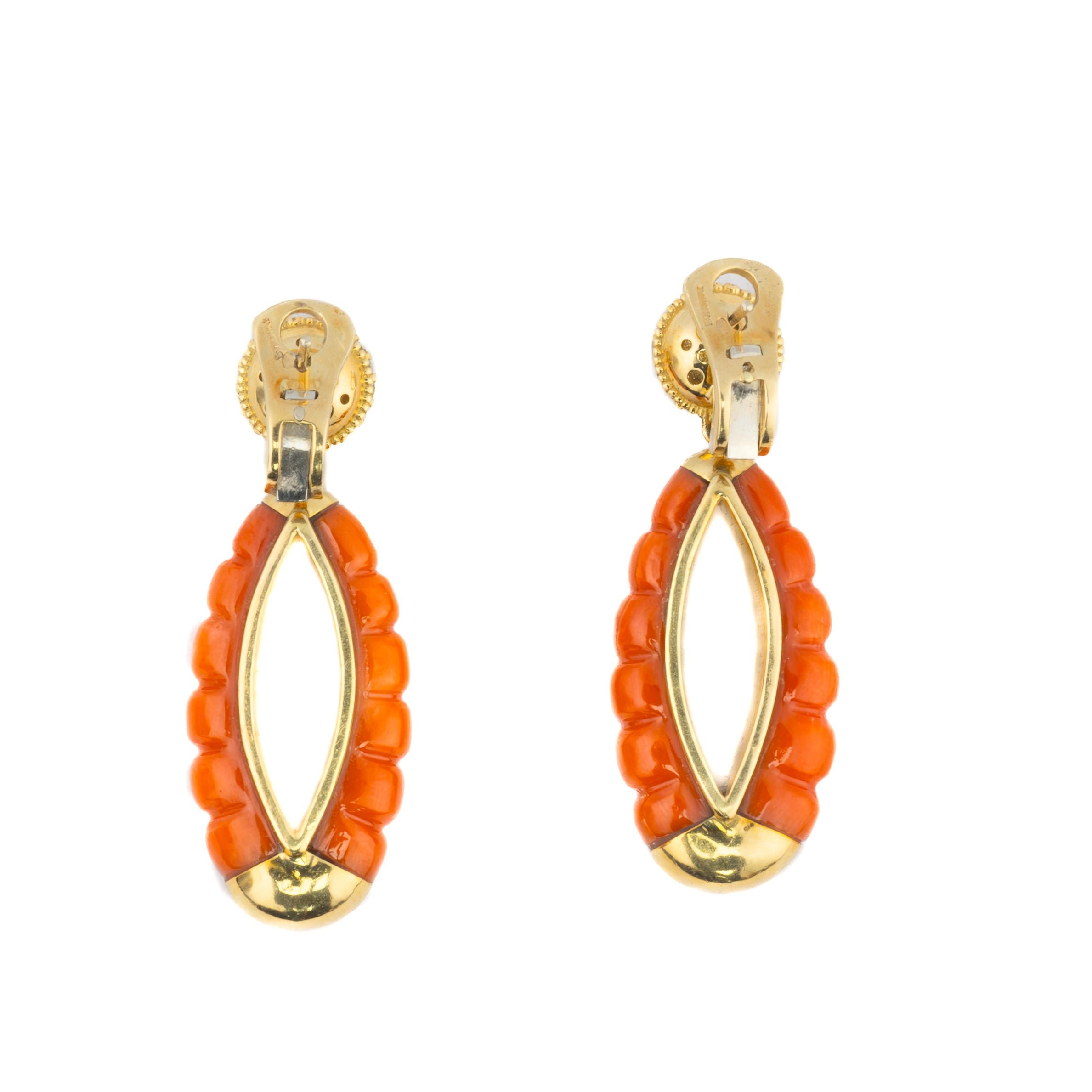 Bulgari collana e orecchini in corallo e diamanti In condizioni ottime in vendita a New York, NY