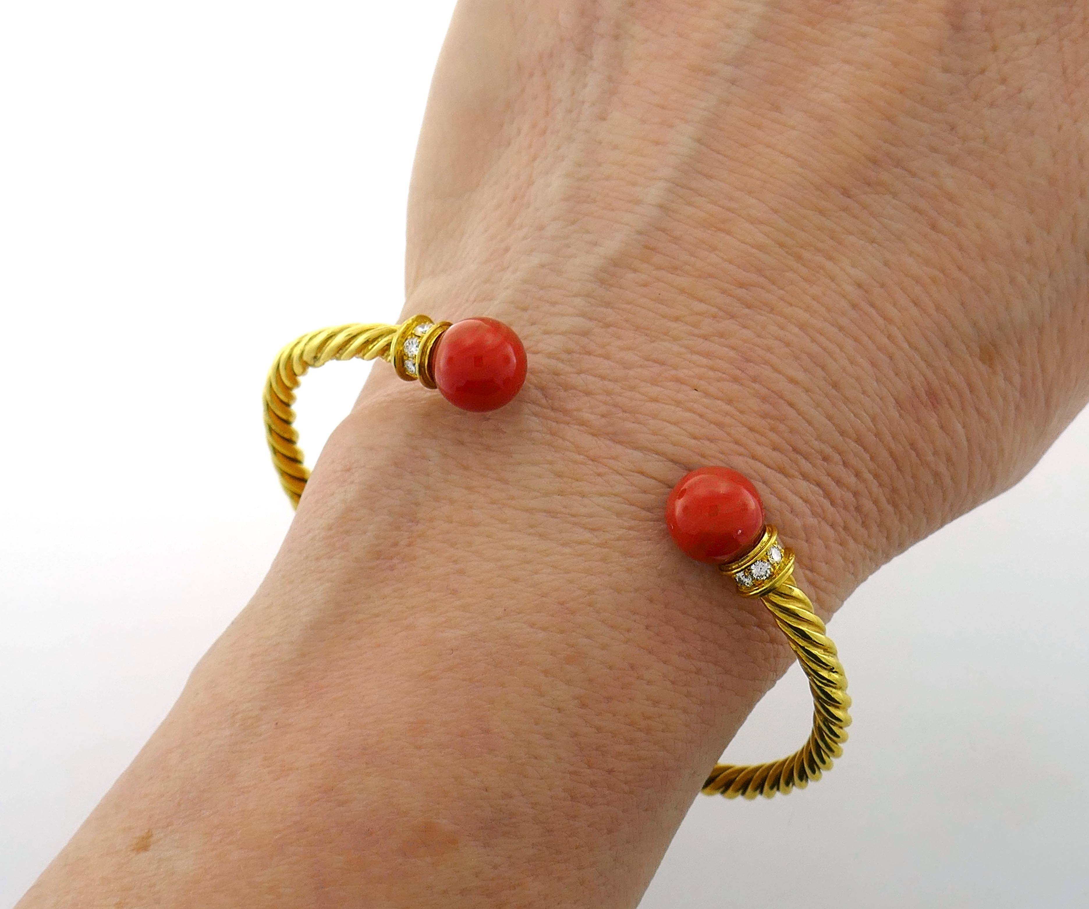 Light, summery chic bracelet created by Bulgari in Italy in the 1970s. Feminine and wearable, the bangle is a great addition to your jewelry collection. 
Made of 18 karat yellow gold and Mediterranean coral and accented with round brilliant cut
