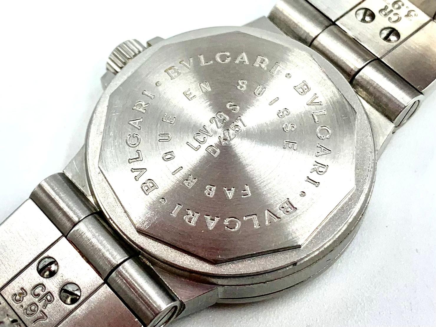 Classic Bulgari Diagono Automatic Stainless Steel case and bracelet ladies wristwatch. The name Diagono is inspired by the Greek agon, or competition. 
The distinctive oblique bezel design creates a dynamic, clean look perfect for today's modern,