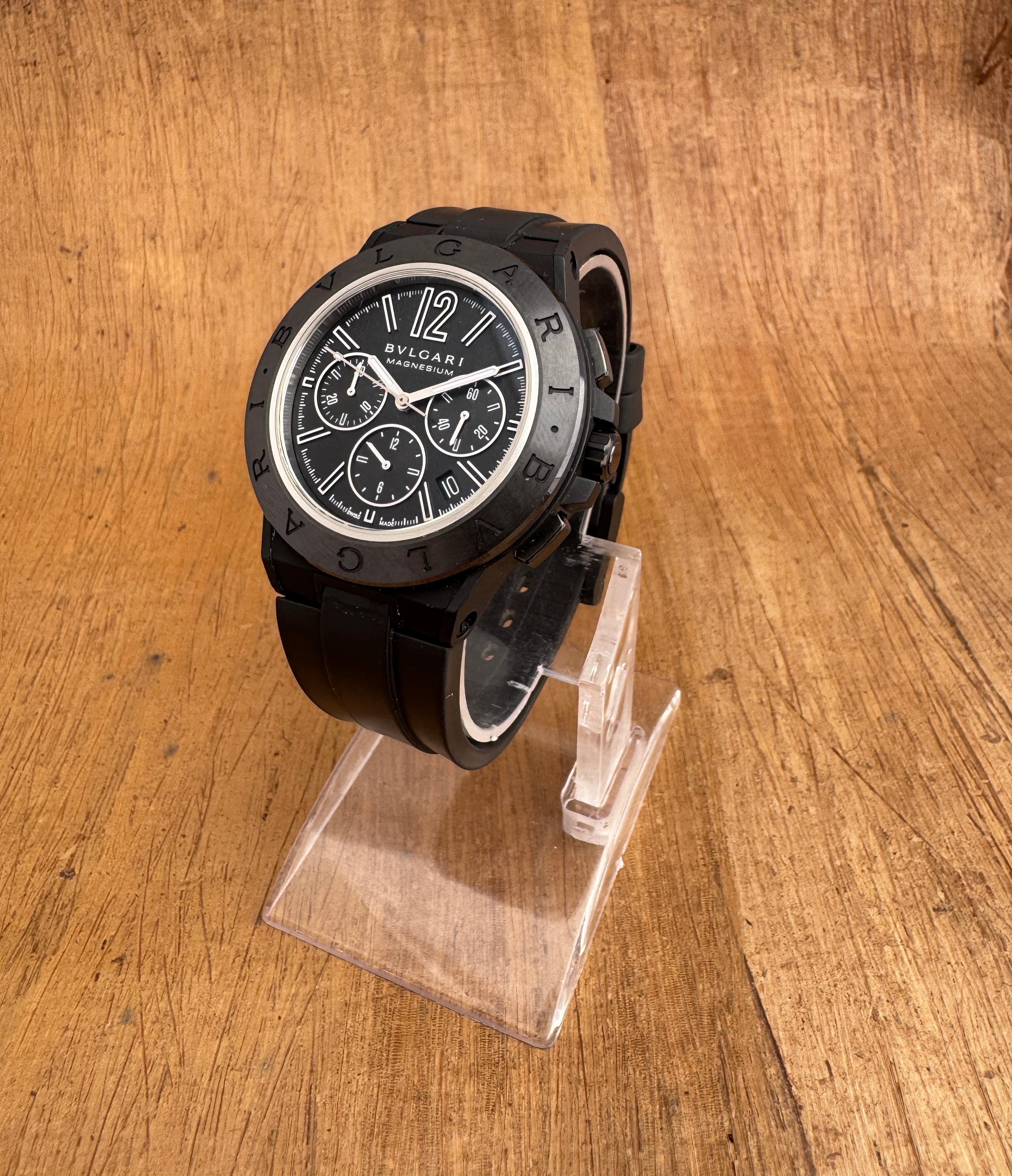   Marca : Bulgari

Model No: Magnesio

Número de referencia: DG42SMC CH

País de fabricación: Suiza

Movimiento: Automático

Material de la caja: Cerámica

Medidas :42mm de diámetro (sin contar la corona ) v

Tipo de correa : Caucho Con Hebilla