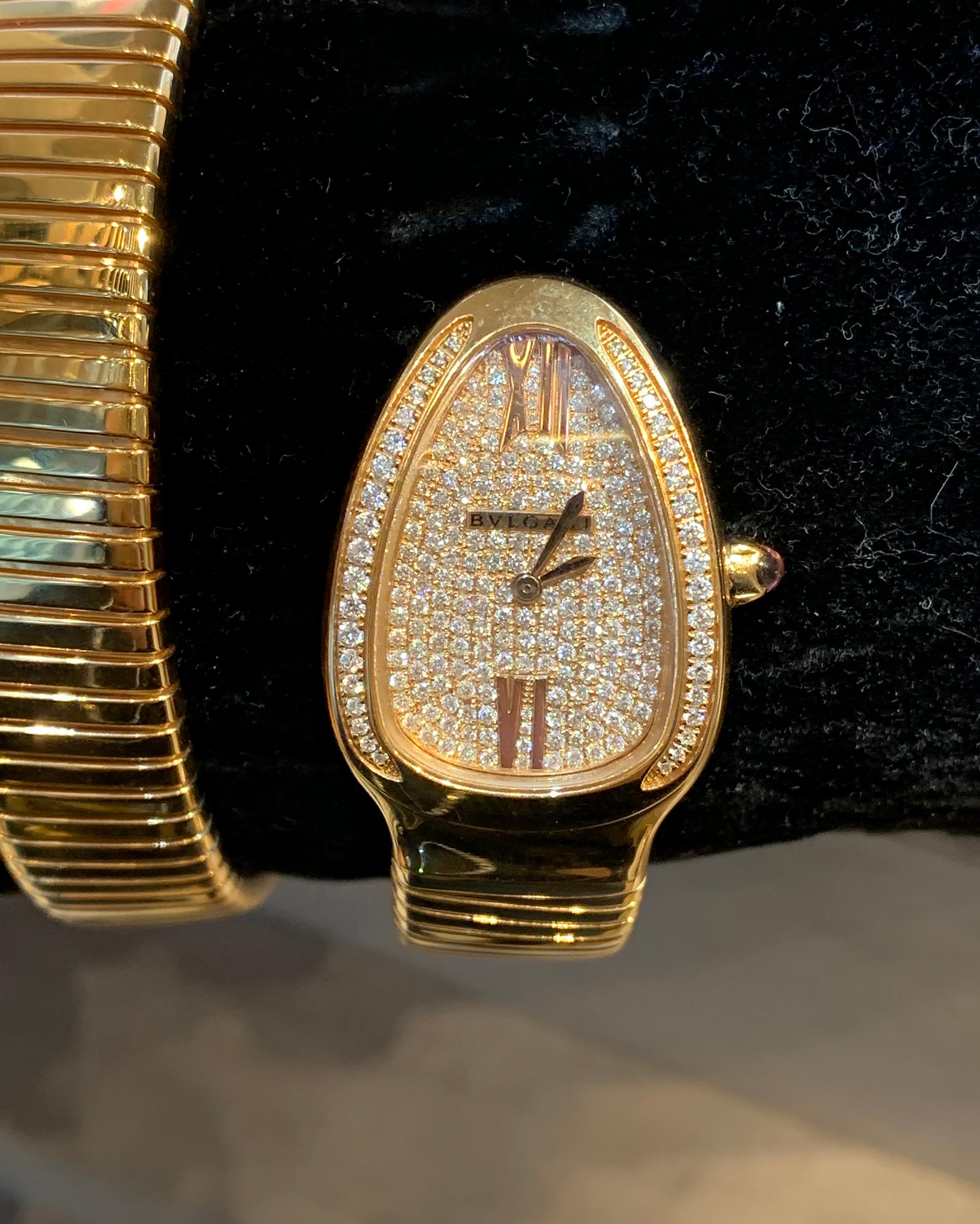 Serpenti-Uhr, 7-Kachel, Diamant, 18 Karat Roségold im Zustand „Hervorragend“ im Angebot in New York, NY