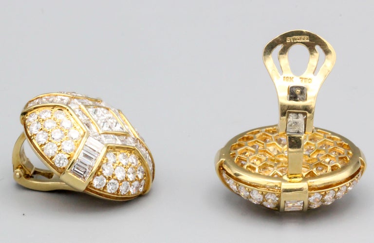 Bulgari Diamond 18 Karat Gold Dome Earrings In Good Condition For Sale In New York, NY