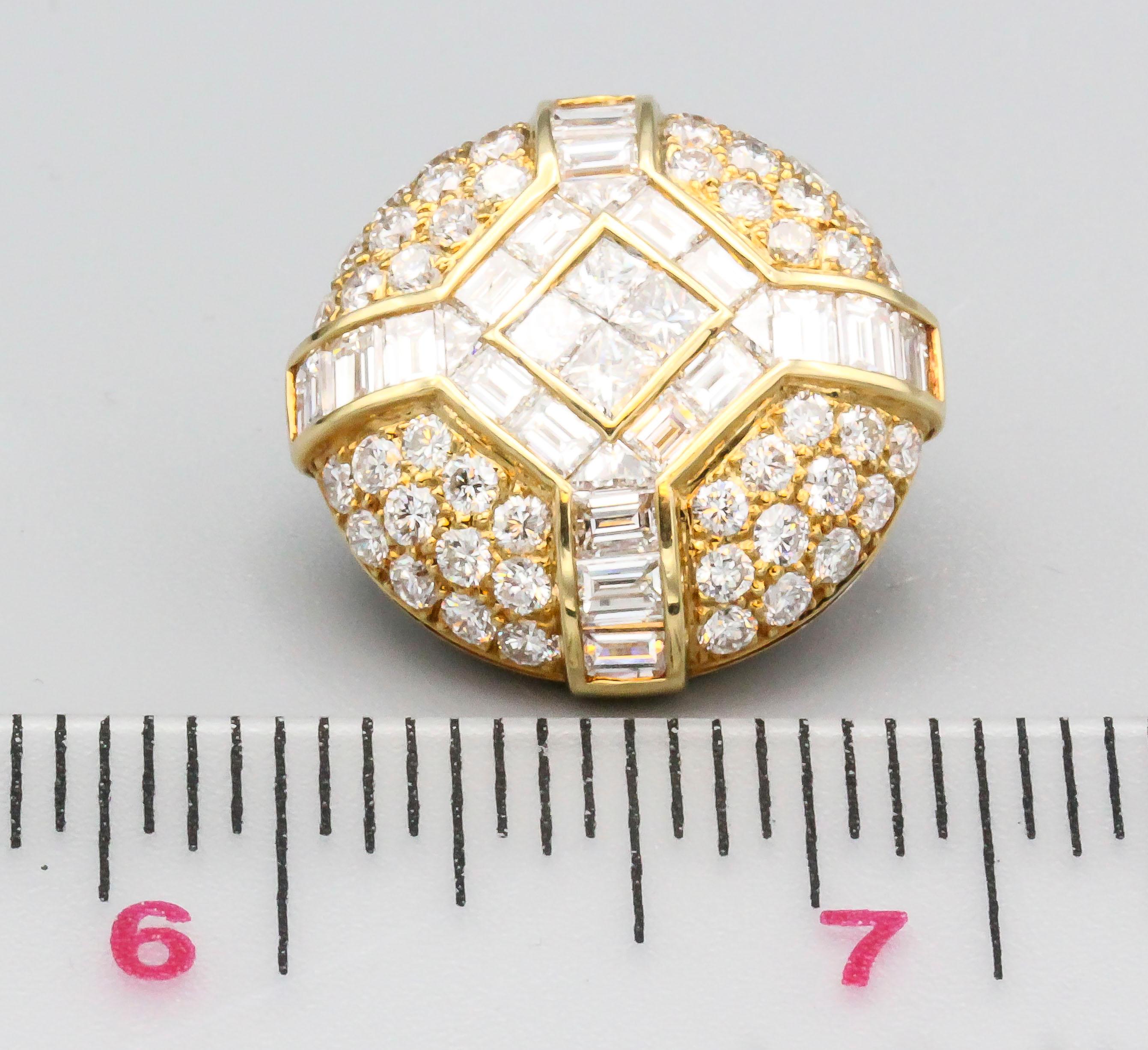 Kuppel-Ohrringe aus 18 Karat Gold mit Diamanten für Damen oder Herren im Angebot