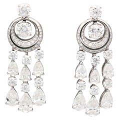 Bulgari, boucles d'oreilles chandelier en or blanc 18 carats, totalisant 13,69 carats