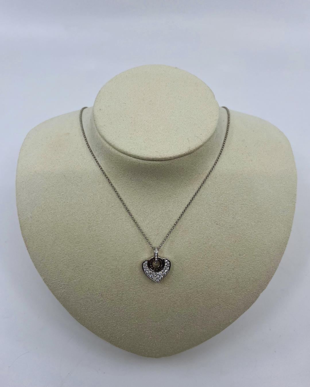 Bulgari Collier Cuore Heart en or blanc 18 carats et diamants Excellent état - En vente à New York, NY