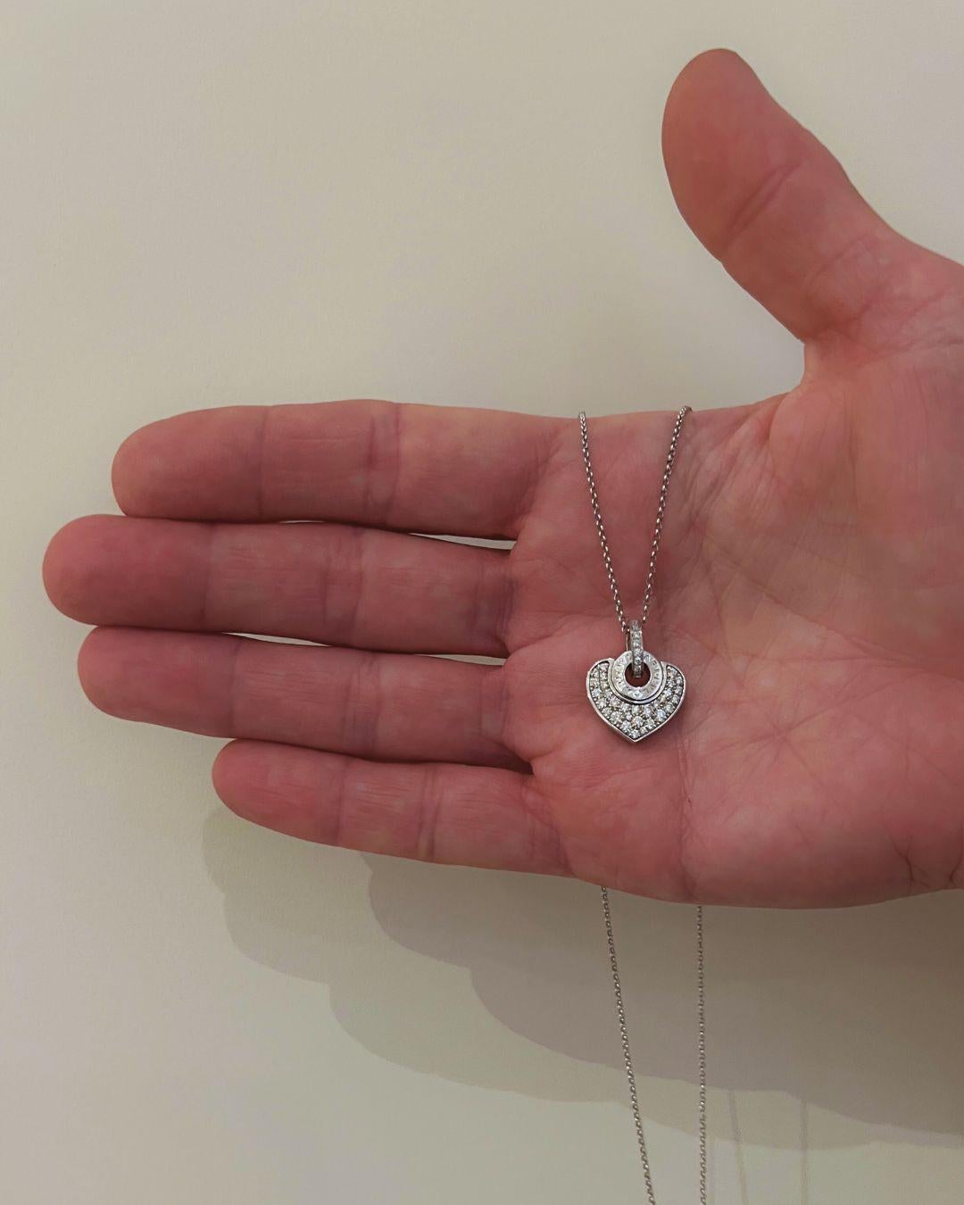Taille ronde Bulgari Collier Cuore Heart en or blanc 18 carats et diamants en vente