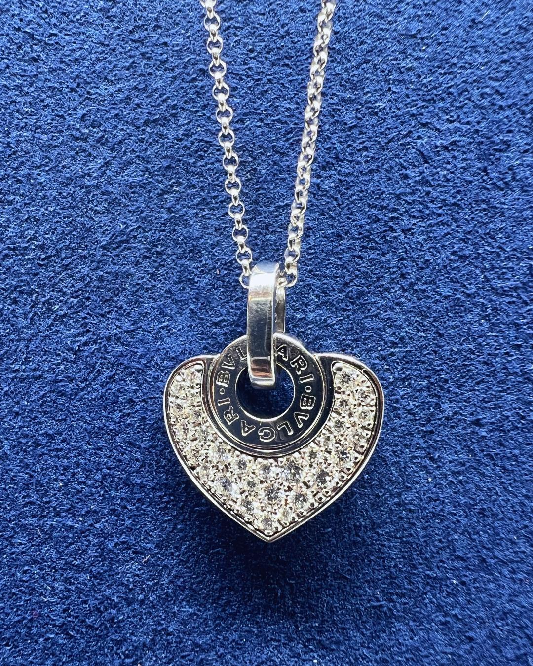 Bulgari Collier Cuore Heart en or blanc 18 carats et diamants en vente 1
