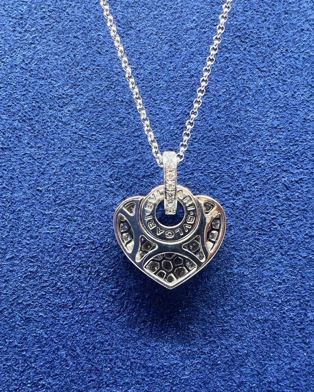 Bulgari Collier Cuore Heart en or blanc 18 carats et diamants en vente 2