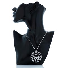 Bulgari Pendentif en or blanc 18 carats avec disques de la collection Intarsio en diamants et onyx