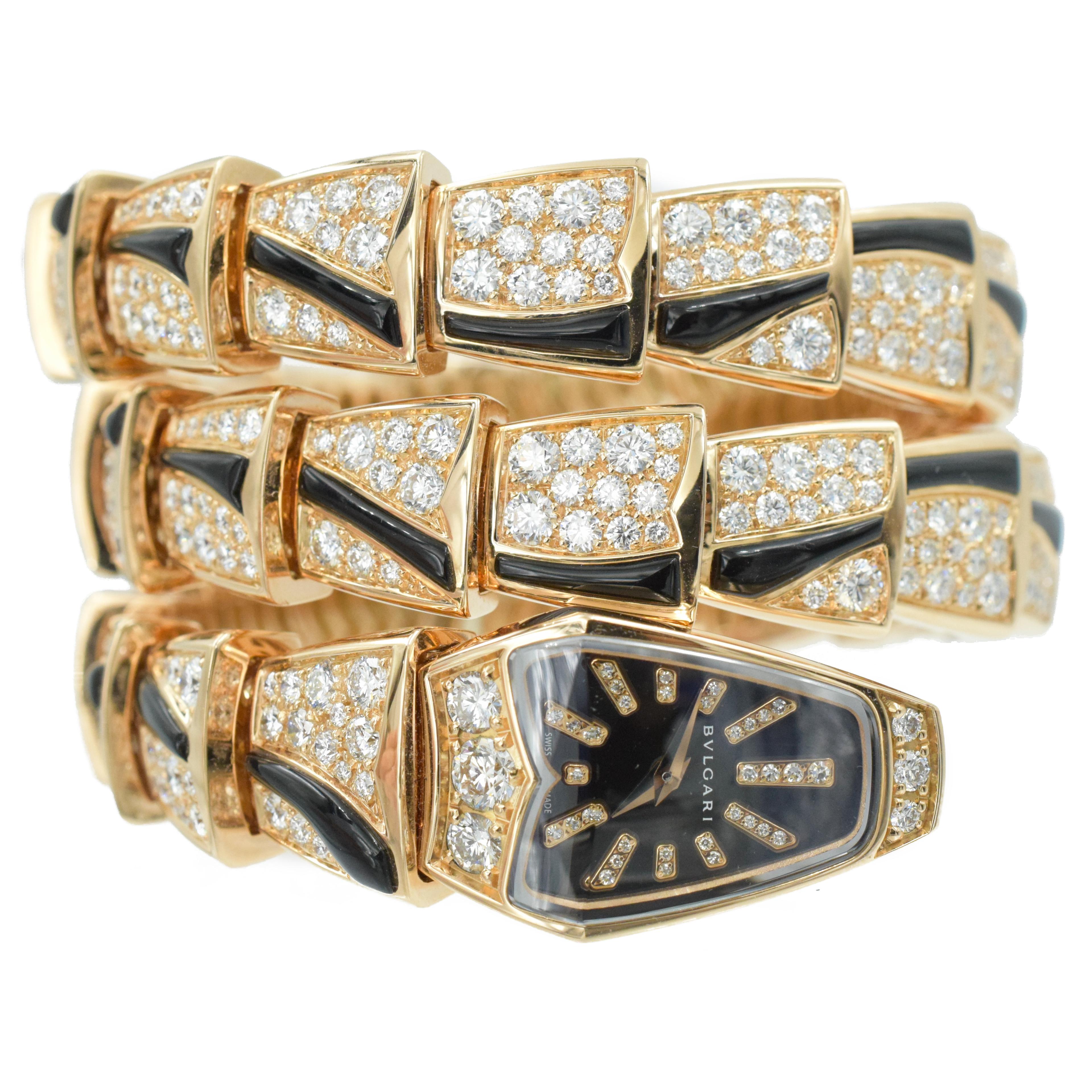 Bulgari Diamant und Onyx 'Serpenti' Spule Armbanduhr in 18k Rose Gold. Die Uhr hat ein Quarzwerk
Bewegung. Hergestellt aus 18 Karat Roségold. Besetzt mit 458 runden Diamanten im Brillantschliff mit einem Gesamtgewicht von
etwa 12,60ct, 
Signiert