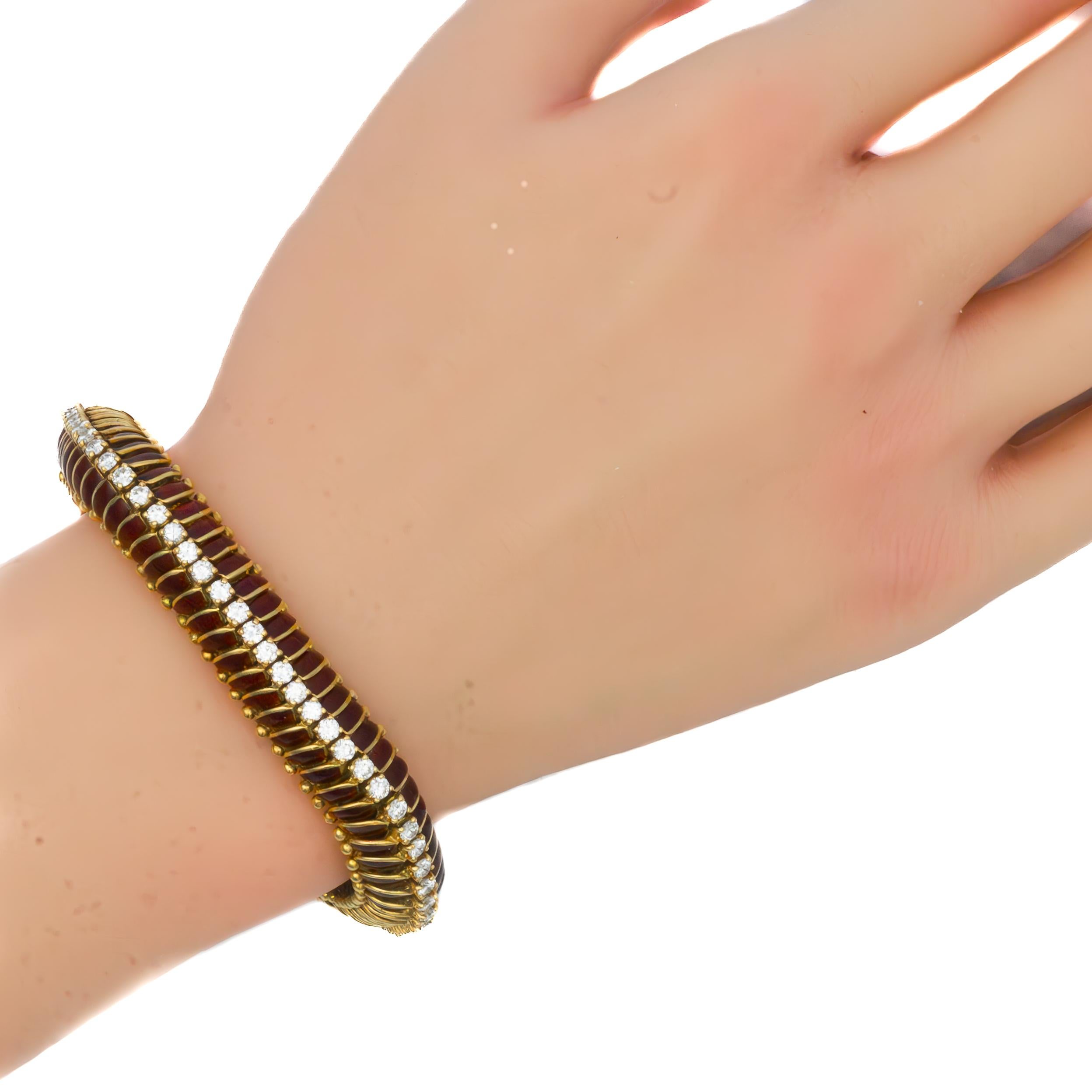 Taglio brillante Bracciale Bulgari con diamanti e smalto rosso in vendita