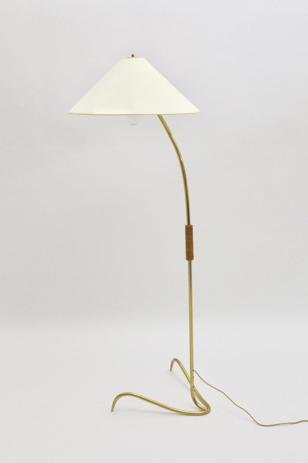 Mid-Clawfoot-Stehlampe aus Messing von Rupert Nikoll, 1950er Jahre, Wien im Angebot 5