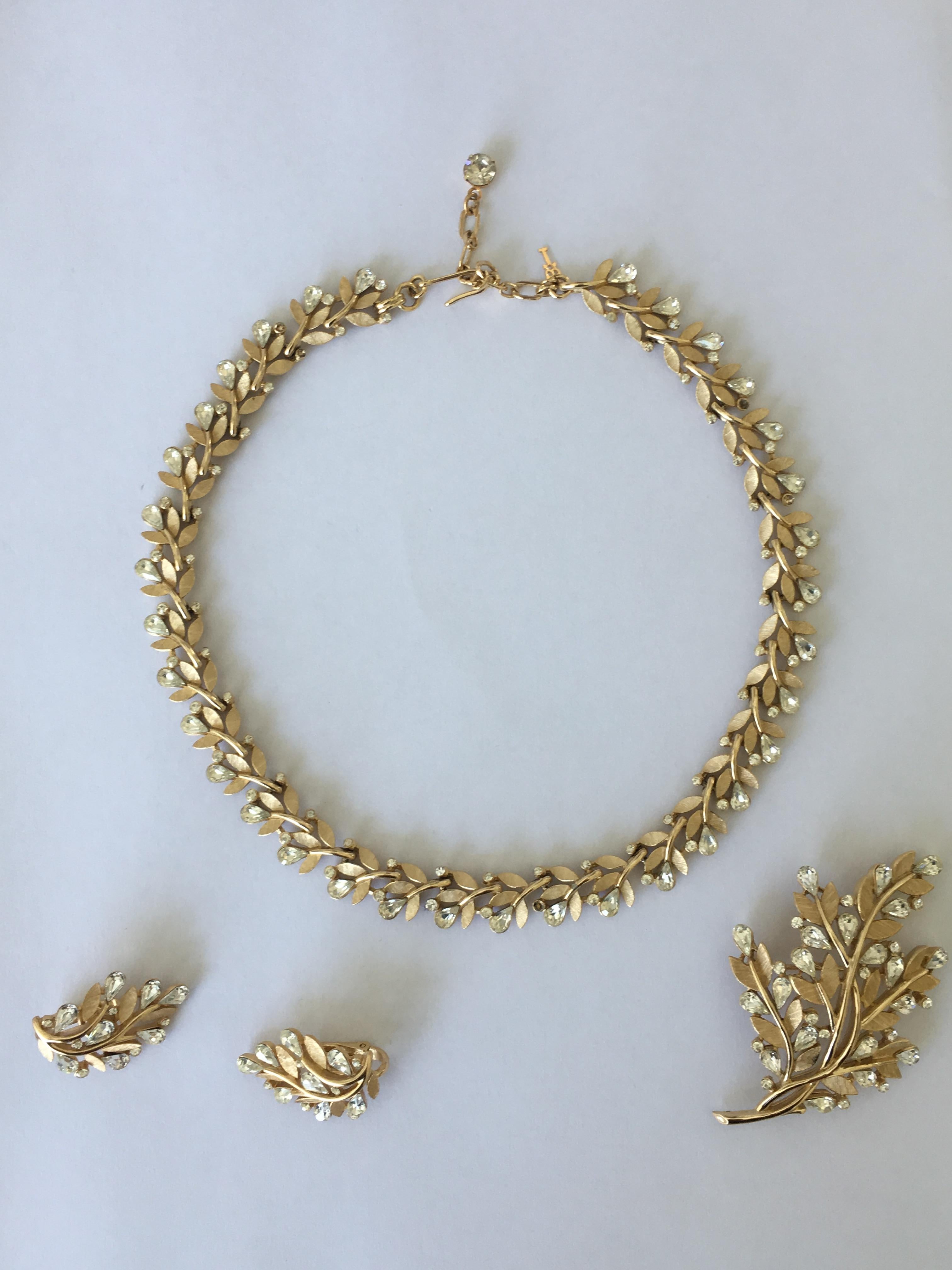 Vintage Costume Jewelry Set by Trifari, circa 1960 For Sale 2