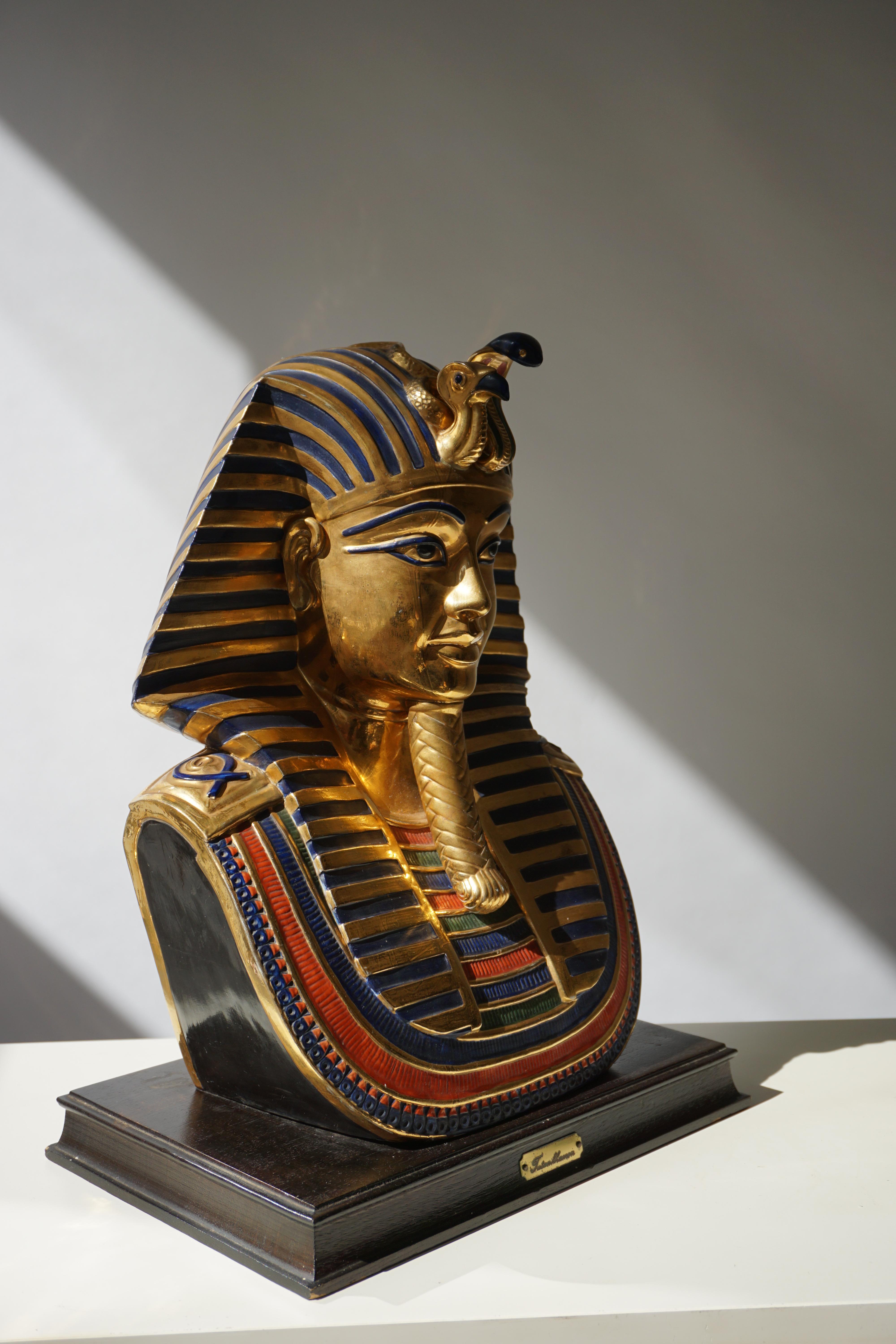 Capodimonte Pharaoh Tutankhamon in Porcelain For Sale 4