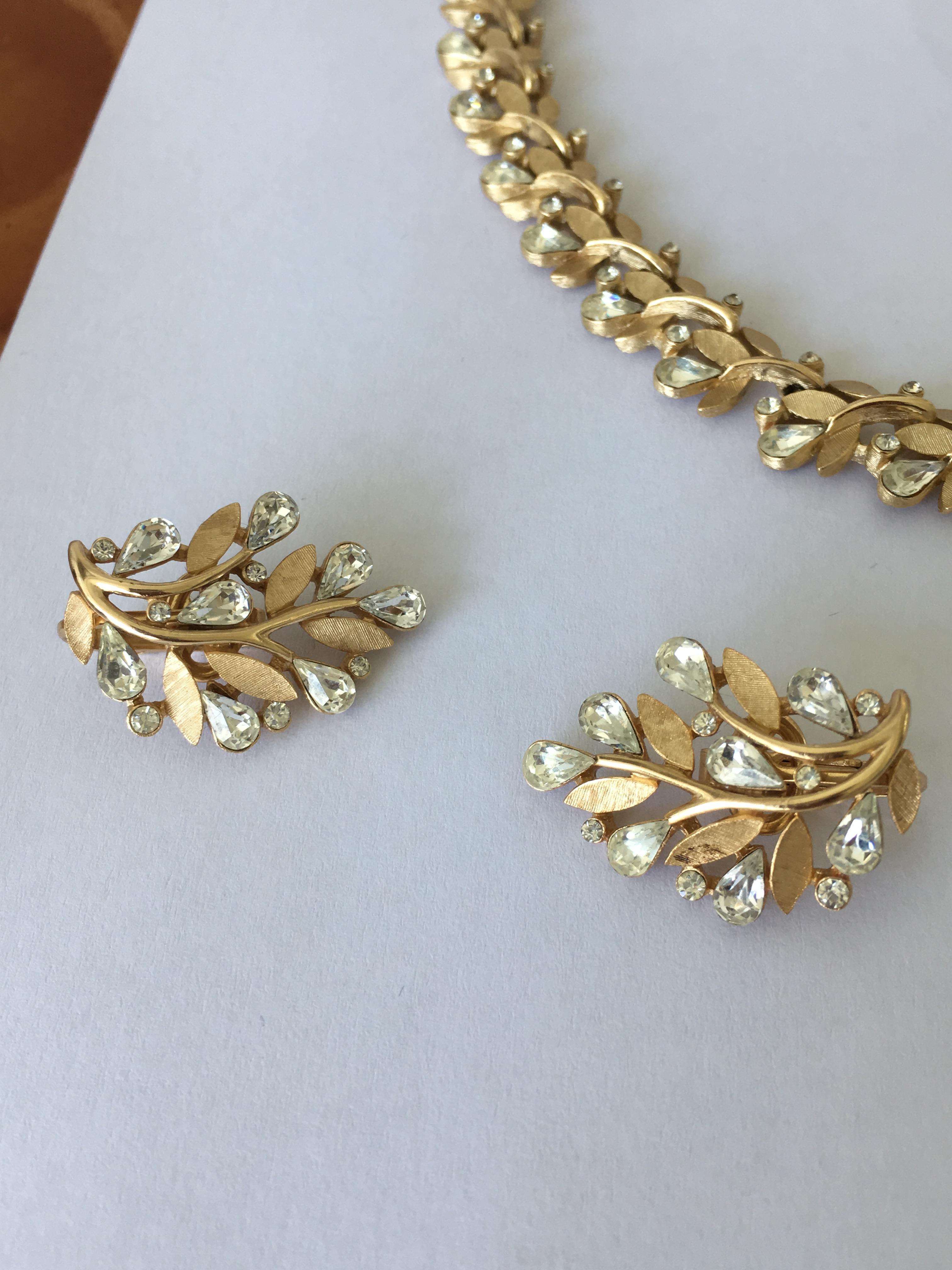 Vintage Costume Jewelry Set by Trifari, circa 1960 For Sale 4