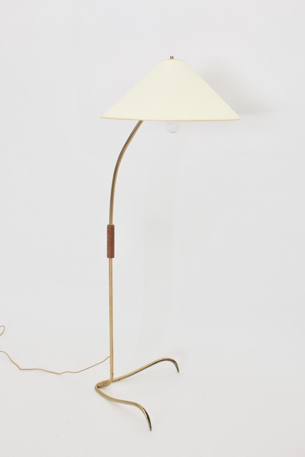 Mid-Clawfoot-Stehlampe aus Messing von Rupert Nikoll, 1950er Jahre, Wien im Angebot 8