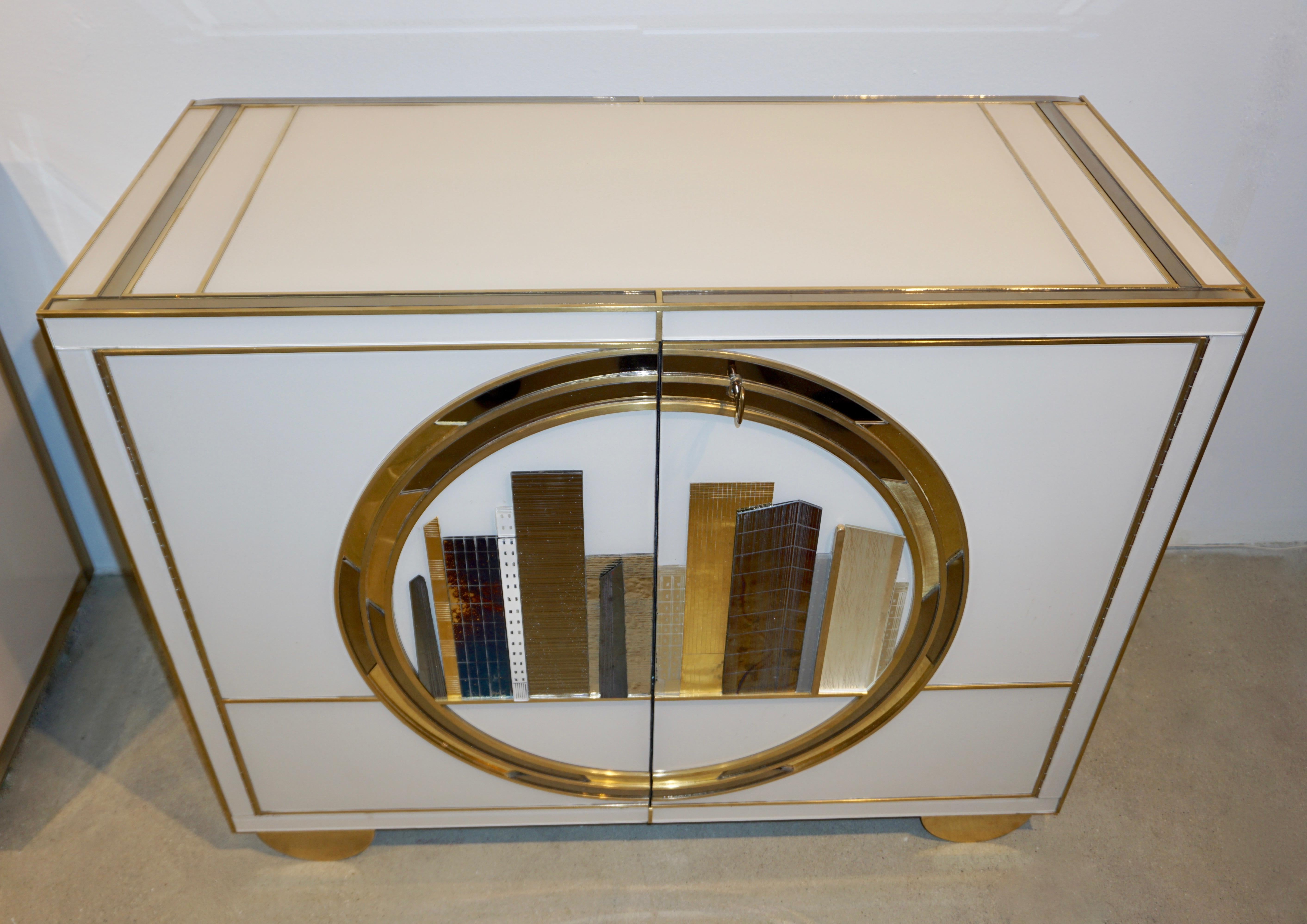 Italian Contemporary Bespoke Ivory Cabinets with New York Blue & Gold Sculpture For Sale 1