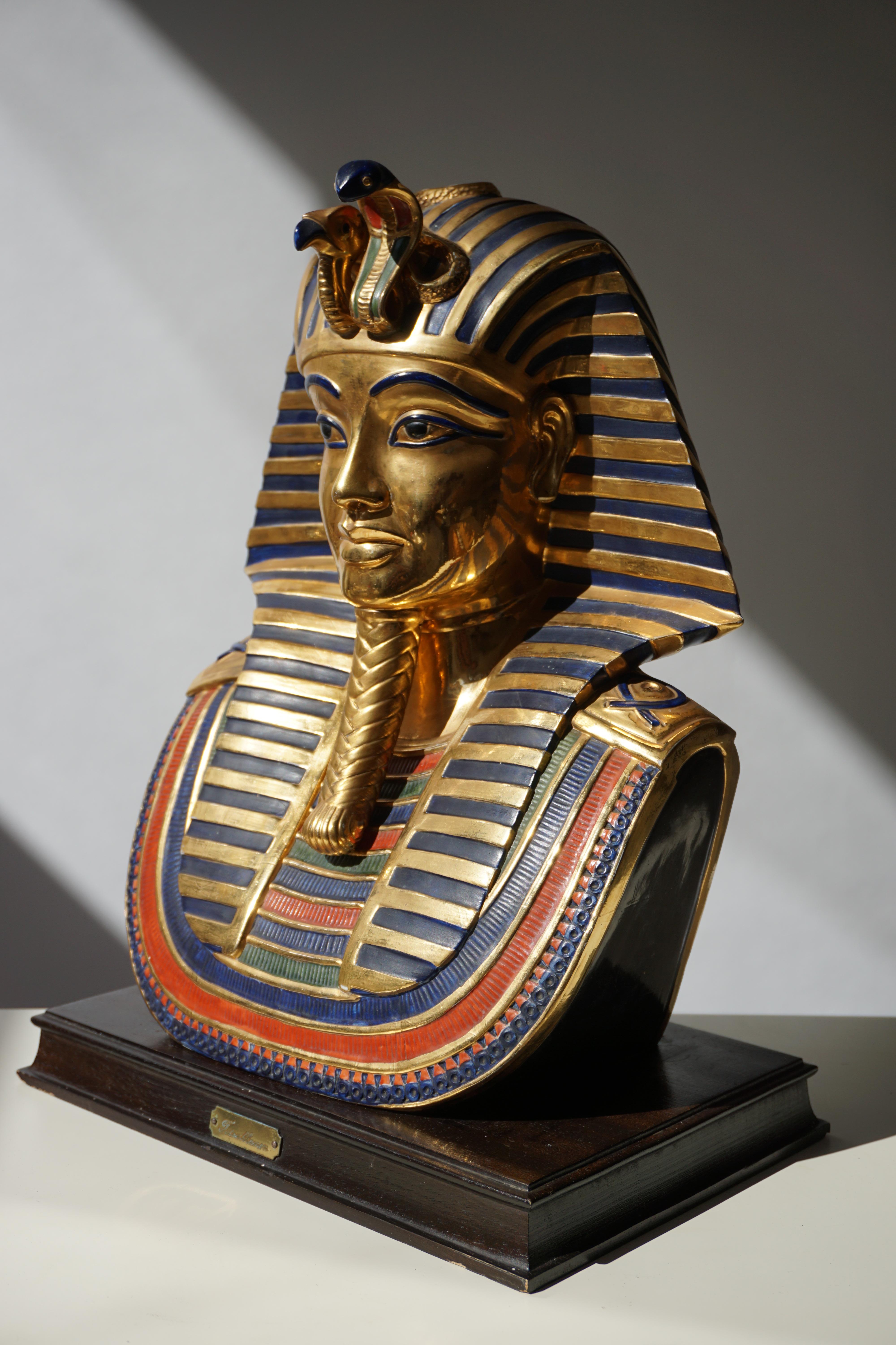 20th Century Capodimonte Pharaoh Tutankhamon in Porcelain For Sale