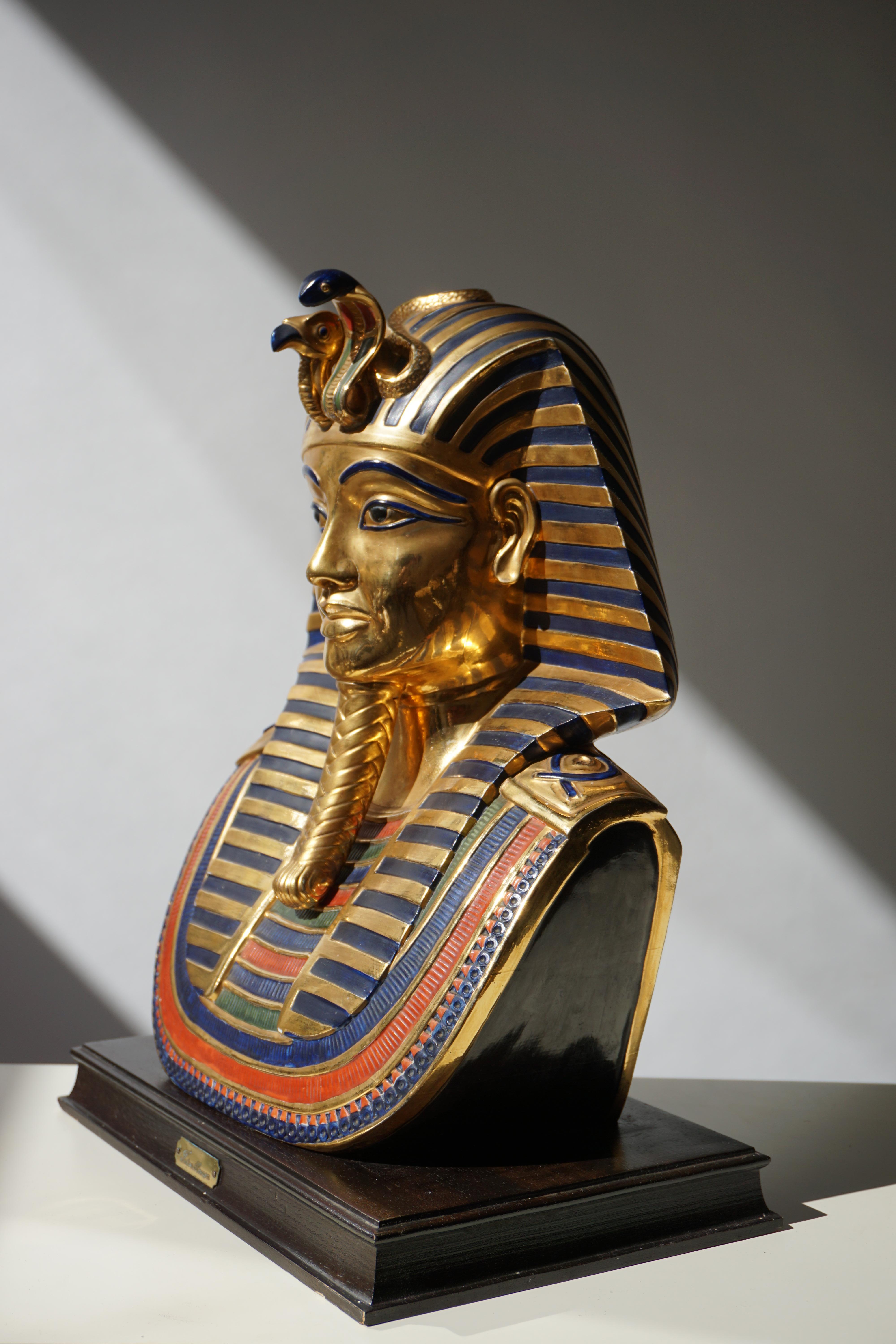 Capodimonte Pharaoh Tutankhamon in Porcelain For Sale 1