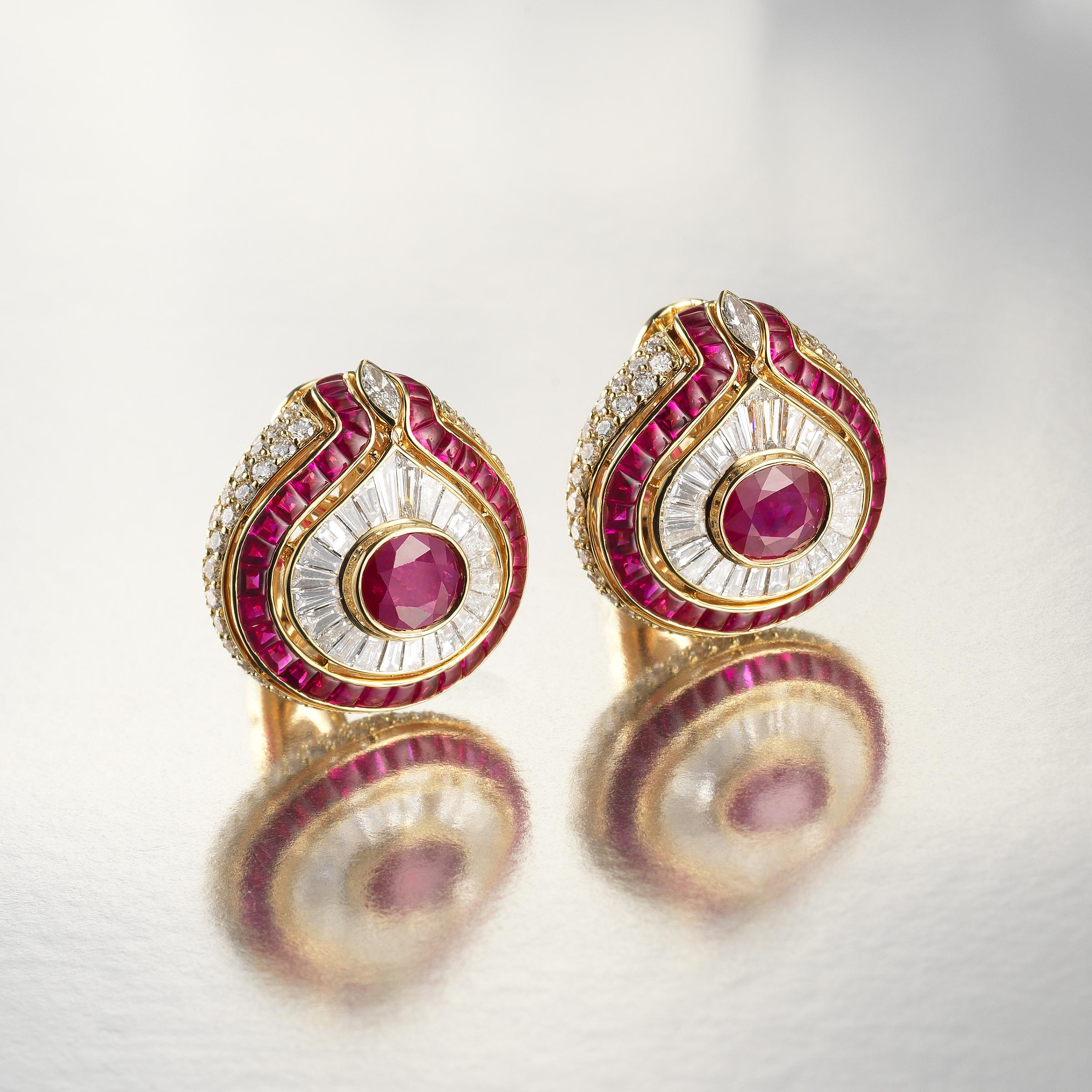 Bulgari Bombe-Ohrringe aus 18 Karat Gold mit Diamanten und Burma-Rubinen (Gemischter Schliff) im Angebot