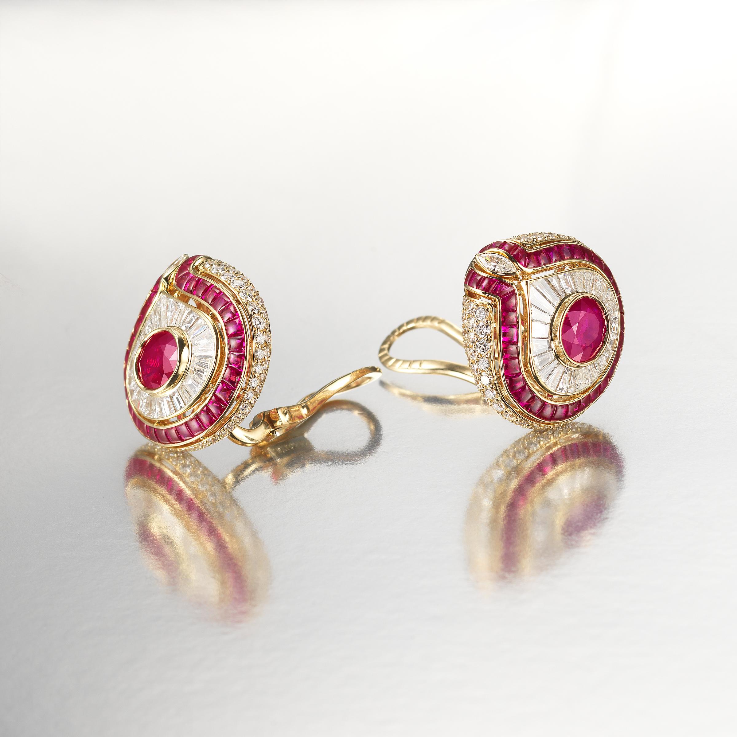 Bulgari Bombe-Ohrringe aus 18 Karat Gold mit Diamanten und Burma-Rubinen im Zustand „Hervorragend“ im Angebot in Dallas, TX