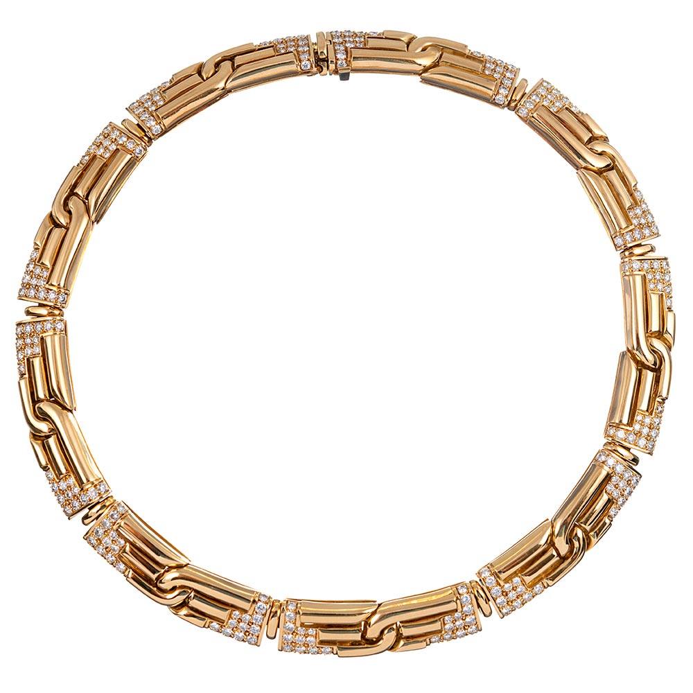 Sophisticated and glamourous, this diamond-studded collar combines visually-stunning high-polished links of 18 karat yellow gold with thoughtfully-placed diamond stations to create a contemporary aesthetic that is balanced with notes of art deco