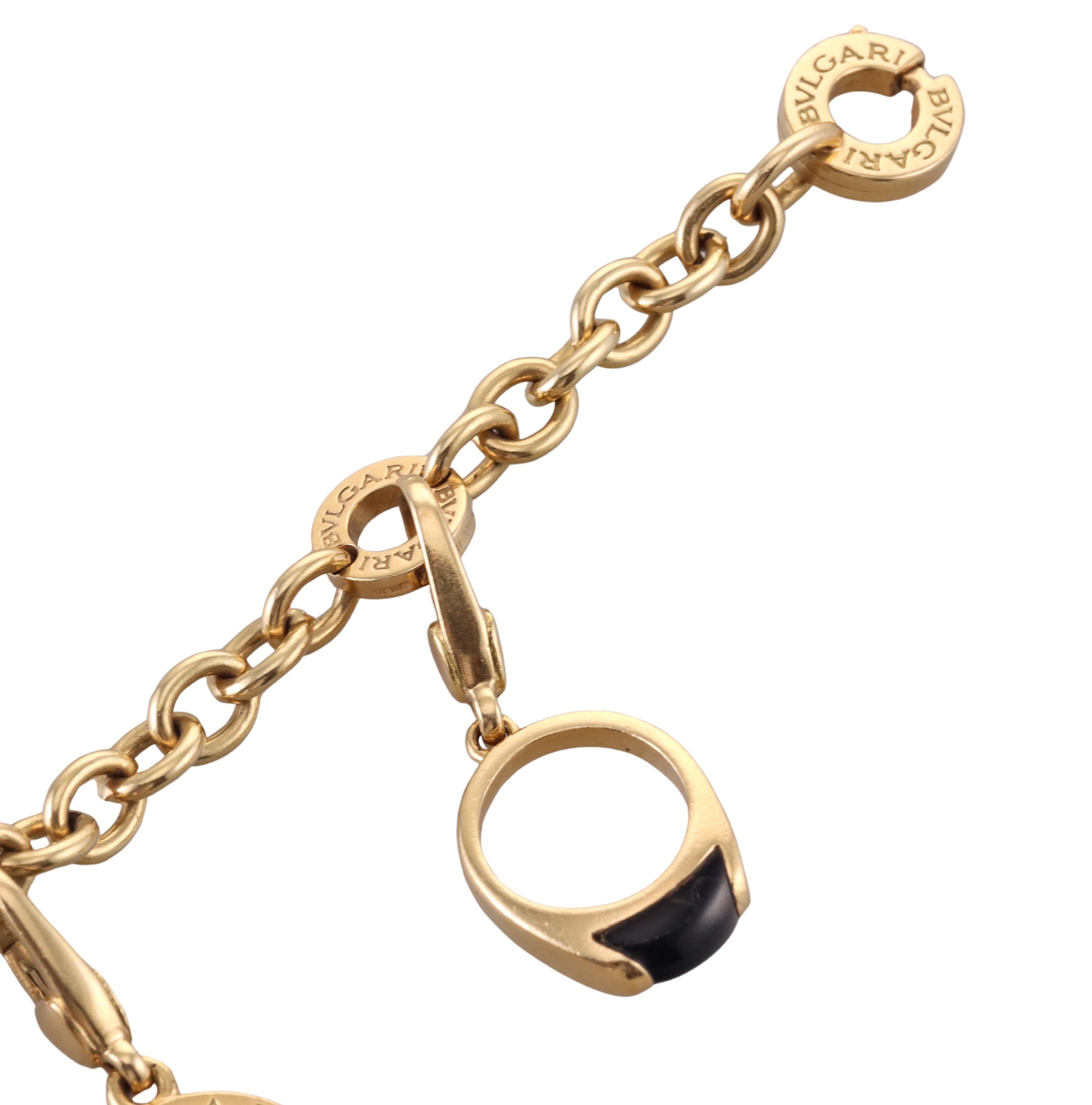 Bulgari Bracelet à breloques en or, diamant, corail et onyx Pour femmes en vente