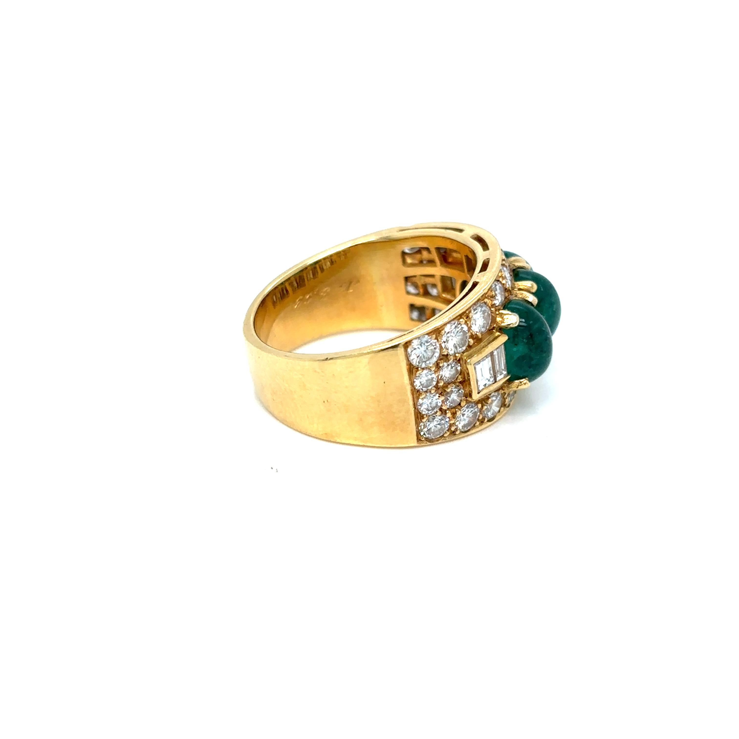 Bulgari Diamond Emerald Trombino Gold ring, CA. 1970s In Excellent Condition For Sale In Napoli, NA