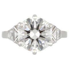 Bulgari-Solitärring mit seitlichen Diamanten, um 1950.