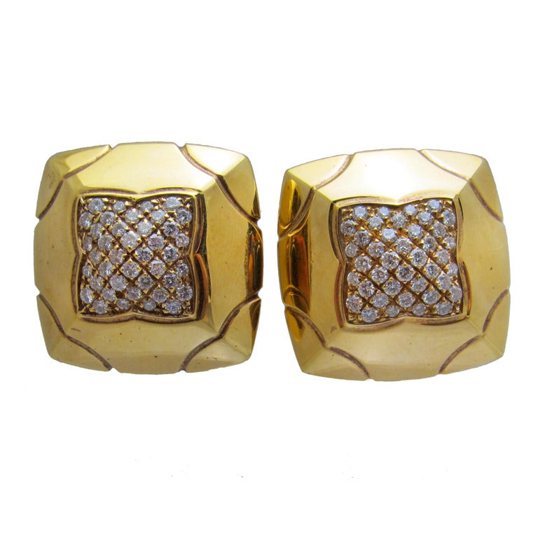 Bulgari!!
Pyramid shape clip on earrings   with pave diamonds
18k gold
Measurements: 1.0 x 1.0