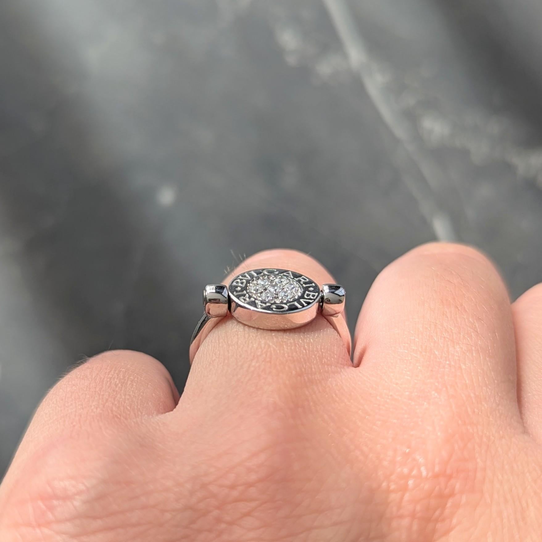 Bulgari Anello con diamante e onice in oro bianco 18 carati con firma a ribalta in vendita 6