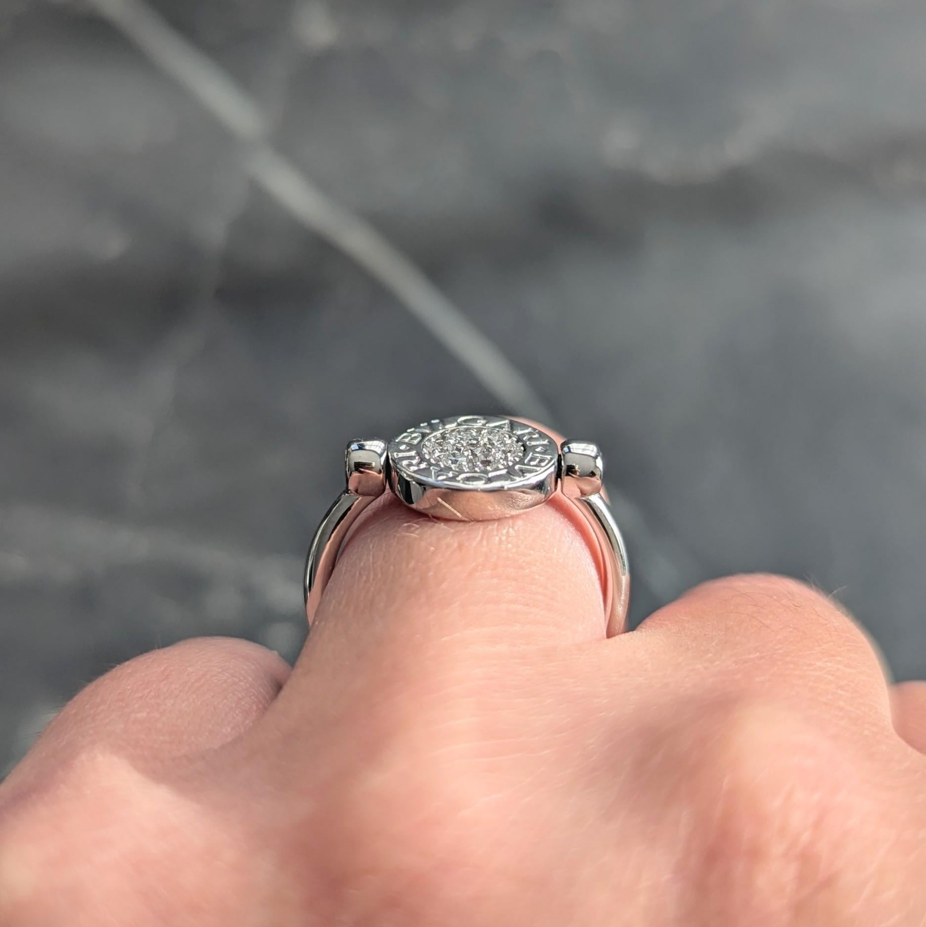 Bulgari Anello con diamante e onice in oro bianco 18 carati con firma a ribalta in vendita 7