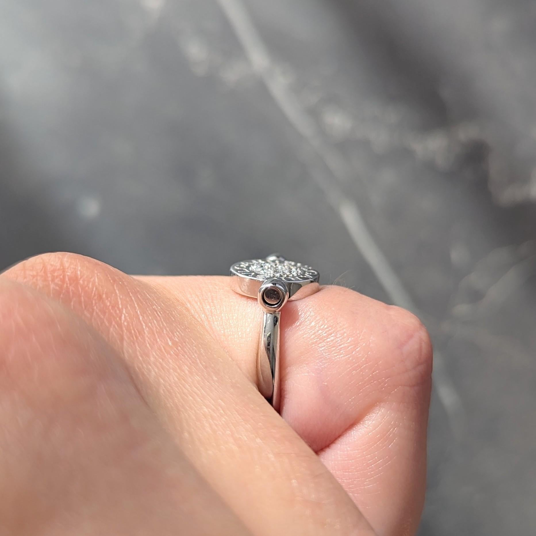 Bulgari Anello con diamante e onice in oro bianco 18 carati con firma a ribalta in vendita 7