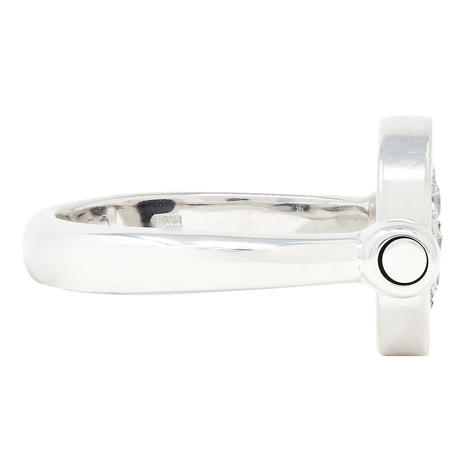 Taglio rotondo Bulgari Anello con diamante e onice in oro bianco 18 carati con firma a ribalta in vendita