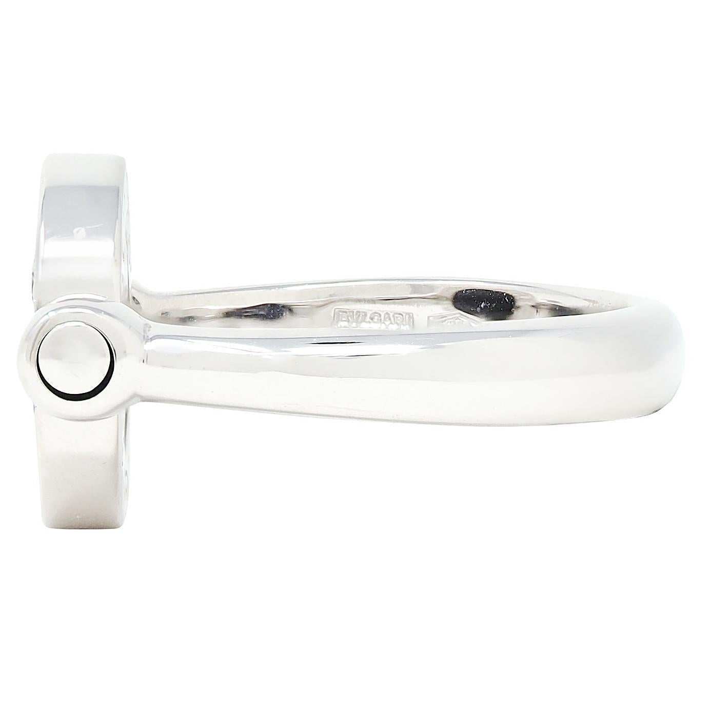 Bulgari Anello con diamante e onice in oro bianco 18 carati con firma a ribalta In condizioni ottime in vendita a Philadelphia, PA